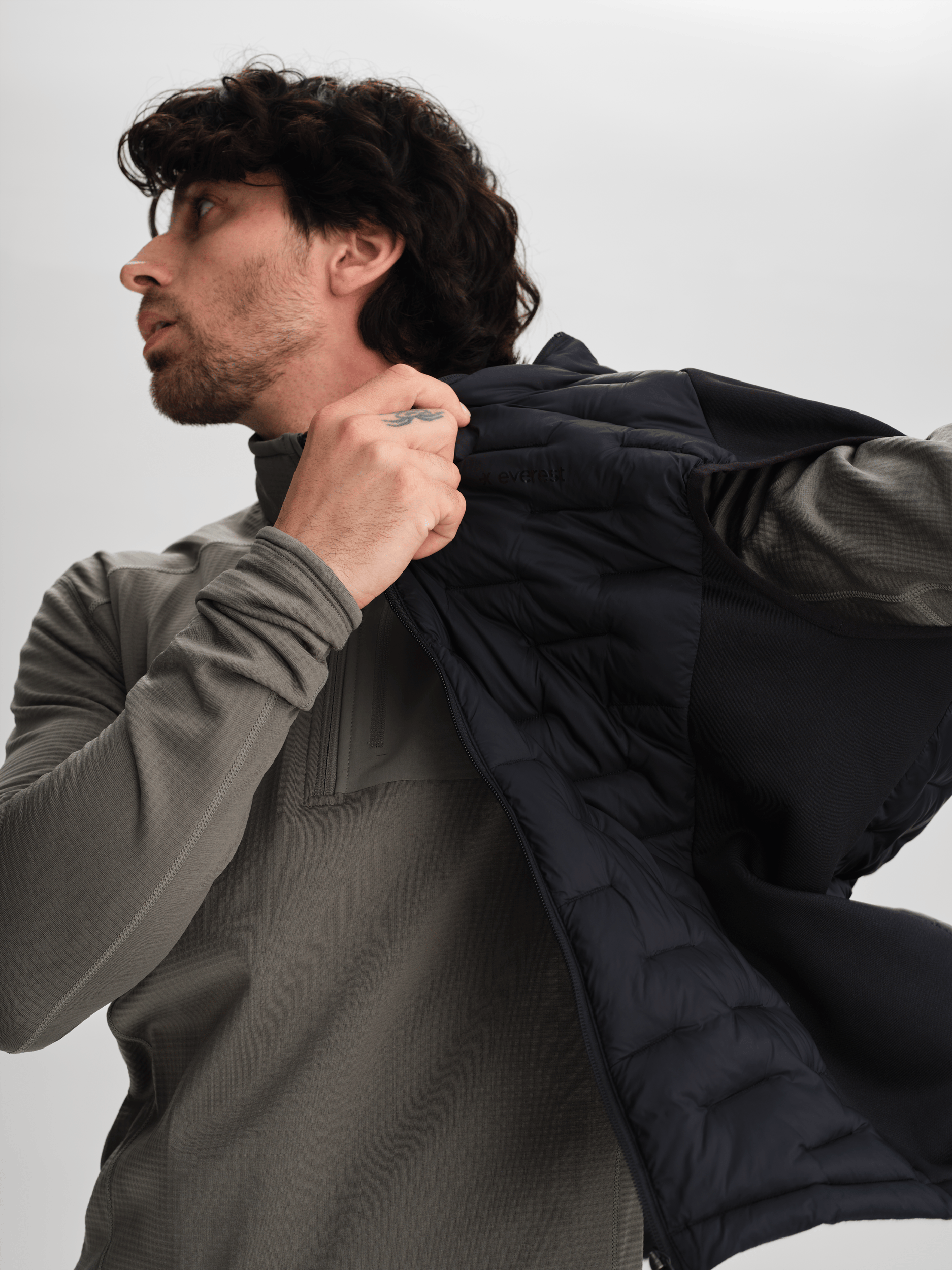 HYBRID WESTE SCHWARZ Everest Weste