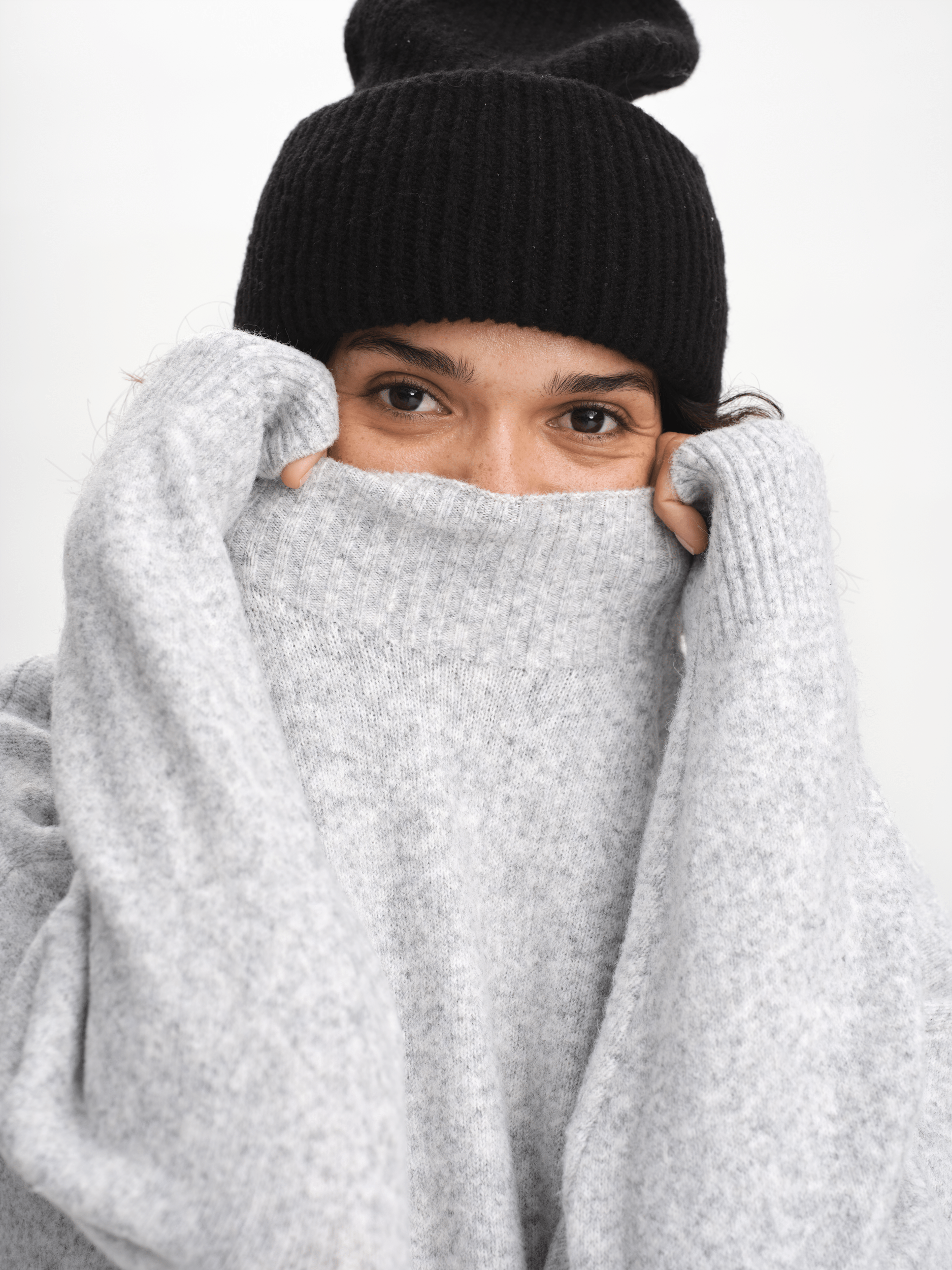 MERU GESTRICKTER PULLOVER GRAU MELIERT Everest Zweite Schicht