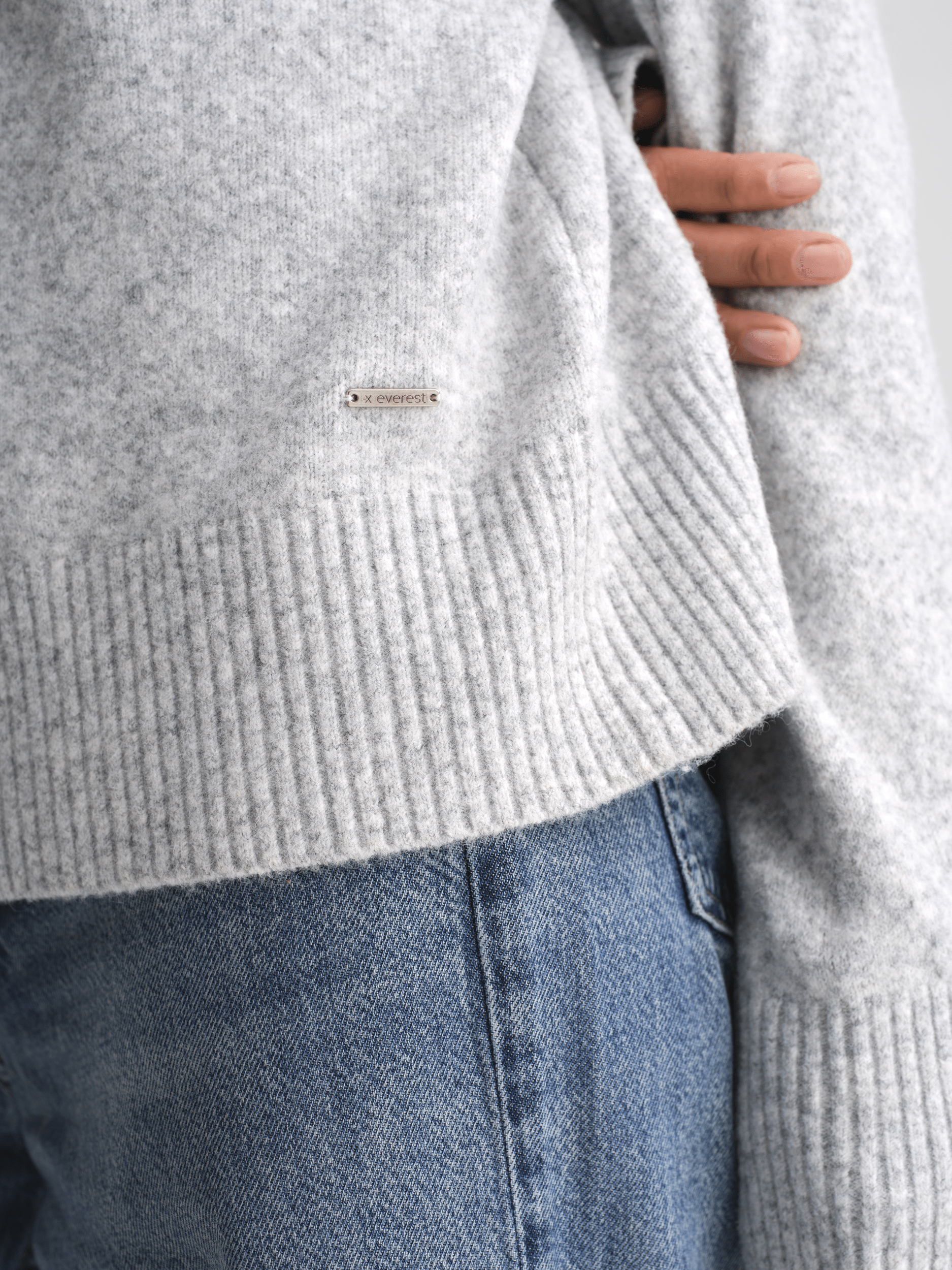 MERU GESTRICKTER PULLOVER GRAU MELIERT Everest Zweite Schicht