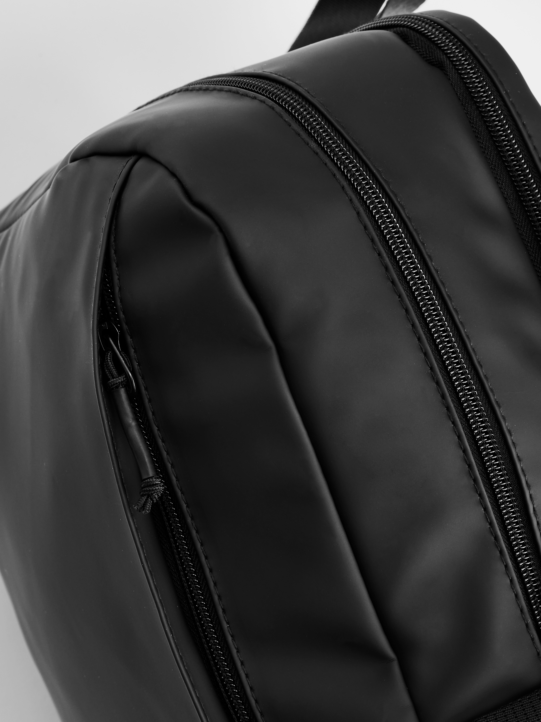 DAILY COMMUTE BACKPACK 20L BLACK Everest Backpack