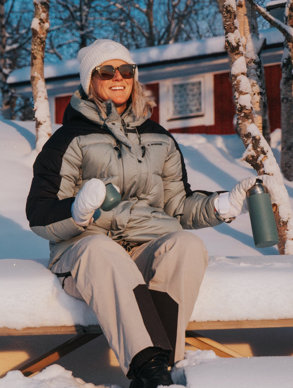 CZAPKA Z GRUBEGO DŻERSEJU Z NASZYWKĄ ŚNIEŻNA BIEL Everest Czapka