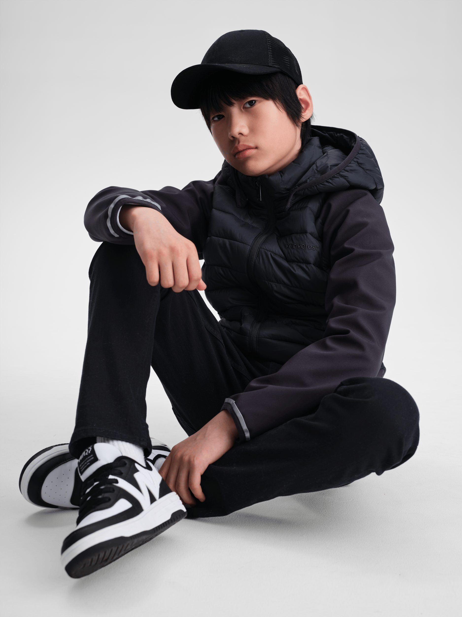 OMU KURTKA HYBRYDOWA CZARNA Everest Lekko Ocieplana Kurtka