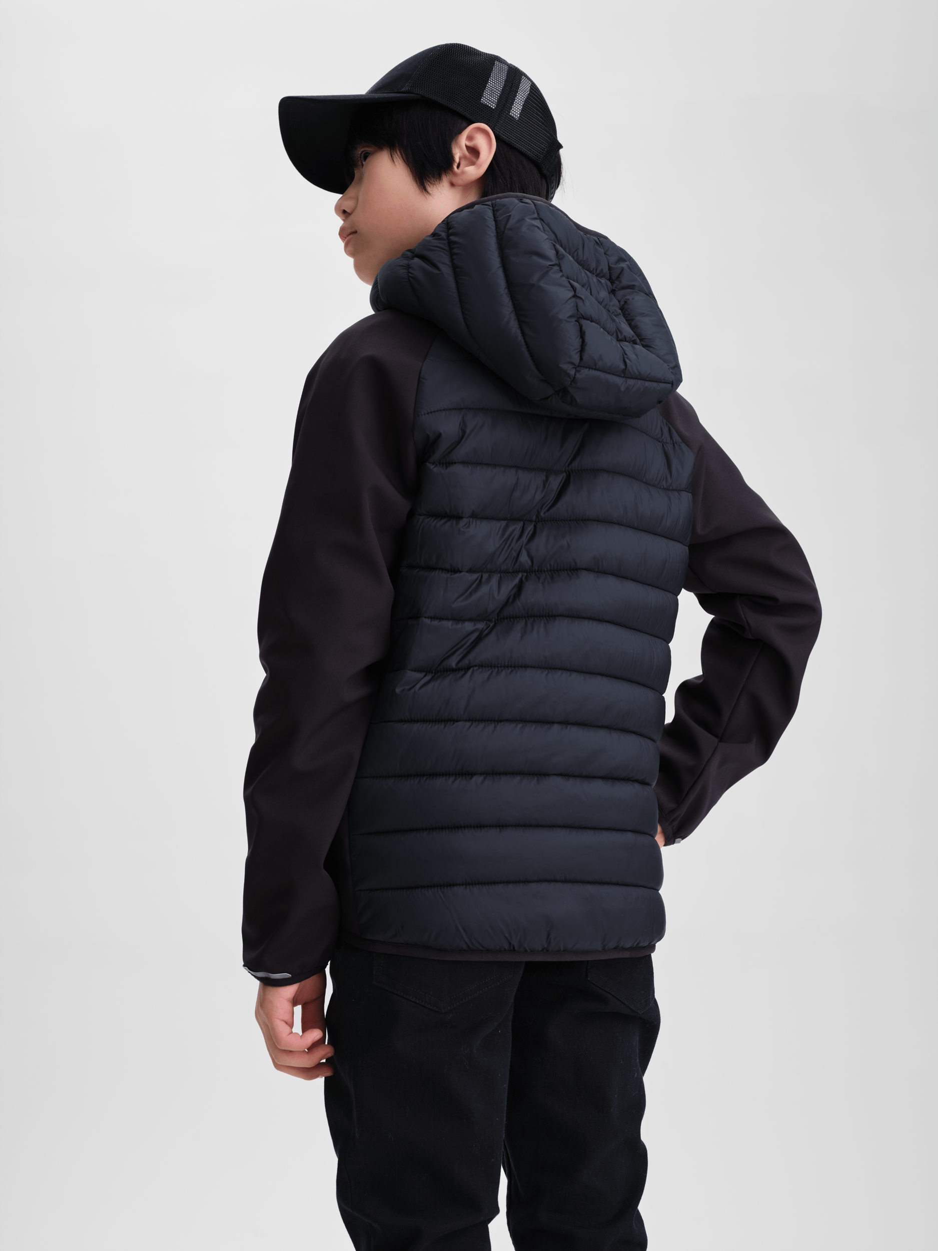 OMU KURTKA HYBRYDOWA CZARNA Everest Lekko Ocieplana Kurtka